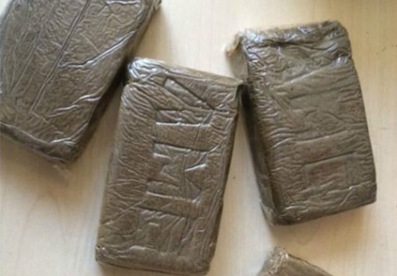 En l'espace d'une semaine, la police française a remporté deux beaux succès face aux trafiquants de drogue. Près de Lyon, elle a fait main basse sur 22 valises de cannabis en provenance du Maroc. Dans l'Eure, un réseau de trafic de drogue a été démantelé.