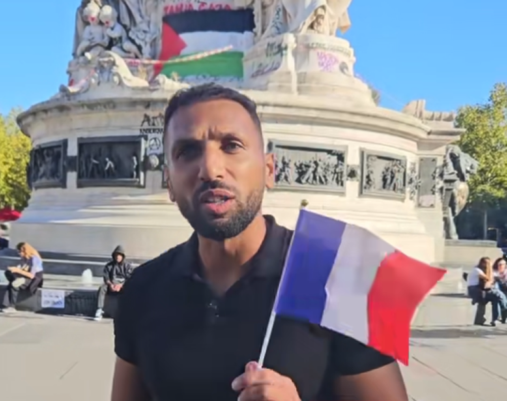 Ben le Patriote sur la place de la République. Crédit : Ben le Patriote (TikTok).